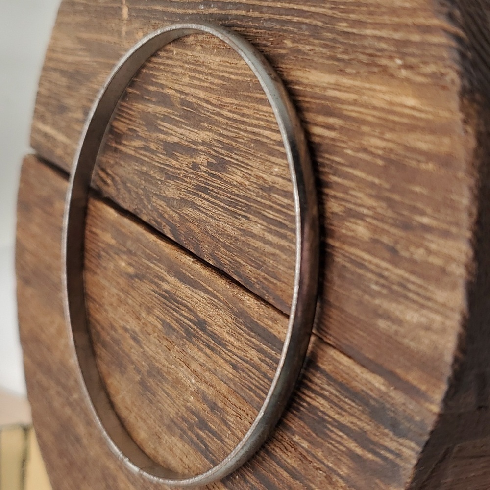 B1903‎ antiquated saucer bracelet silver tone